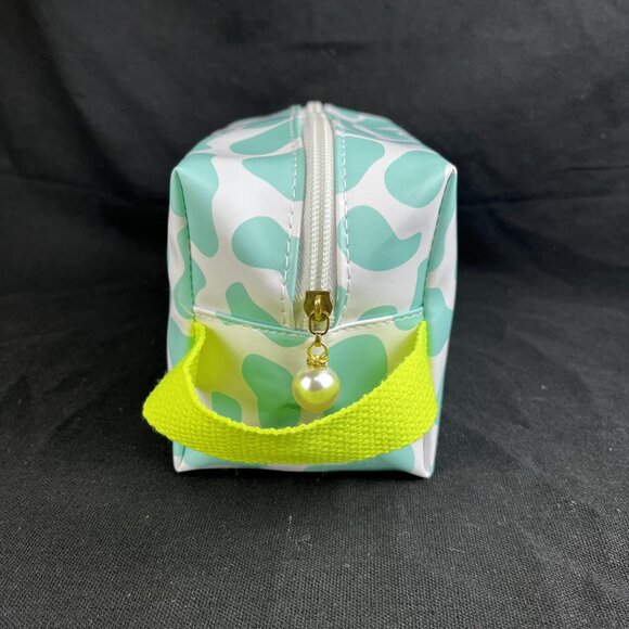 478 Pochacco Portable Handheld Organizer Cosmetic Bag - Picture 3 of 5